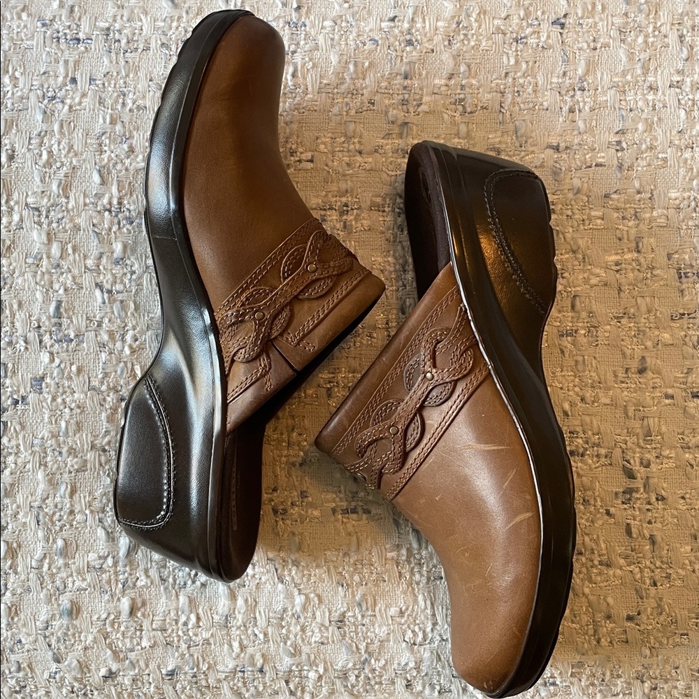 Clarks leather mules clogs brown 10